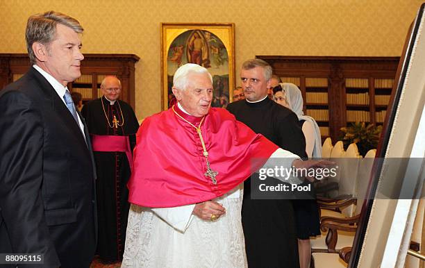 Pope Benedict XVI exchanges gifts with Ukrainian President Victor Yushchenko during their meeting at his private library on June 1, 2009 in Vatican...