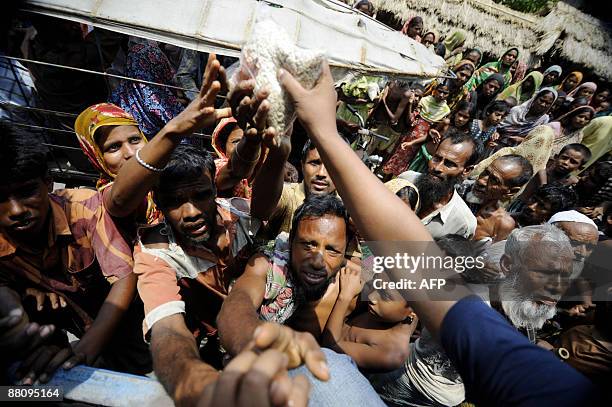 Displaced villagers receive food aid in the Koyra area on the outskirts of Khulna, some 400 kms from Dhaka on June 1, 2009. Bangladesh and India...