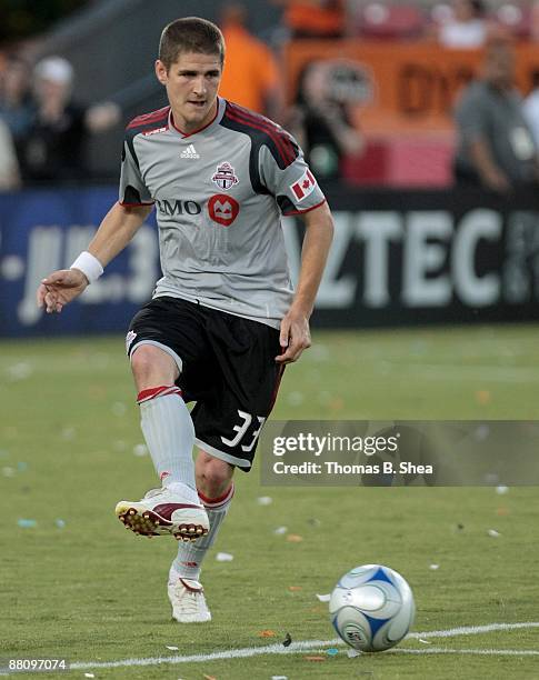 Carl Robinson of Toronto FC passes the ball against the Houston Dynamo at Robertson Stadium on May 30, 2009 in Houston, Texas. The Houston Dynamo...