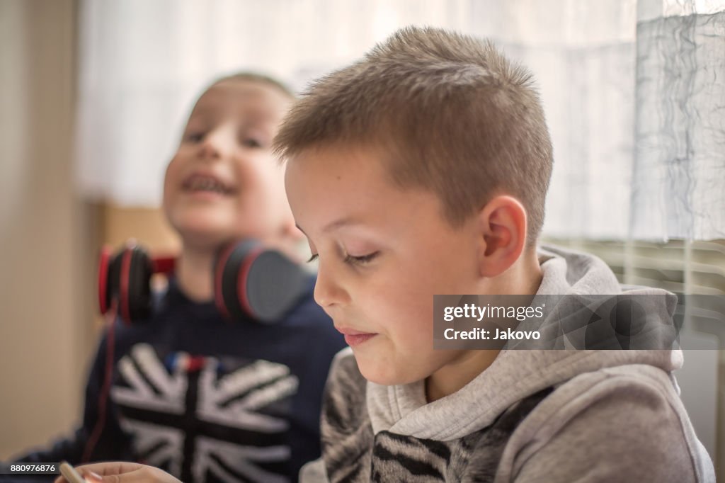 Siblings - bonding
