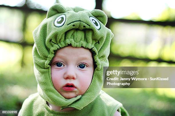 halloween turtle costume - baby sun hat stock-fotos und bilder