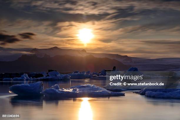 moving ice jökulsárlón - glacier lagoon iceland - langzeitbelichtung fotografías e imágenes de stock