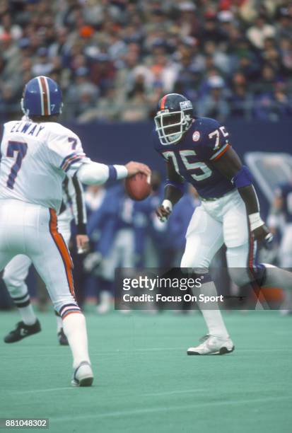 George Martin of the New York Giants rushes quarterback John Elway of the Denver Broncos during an NFL football game November 23, 1986 at the Giants...