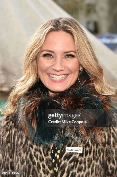 Country music singer/songwriter Jennifer Nettles Visits World Vision Give Back Gift Shop on November 28, 2017 in New York City.