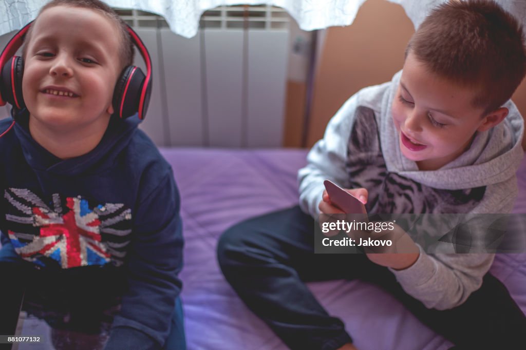 Siblings - -bonding