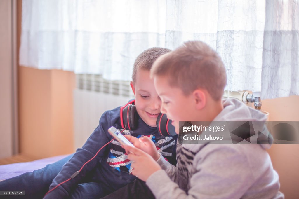 Siblings - -bonding