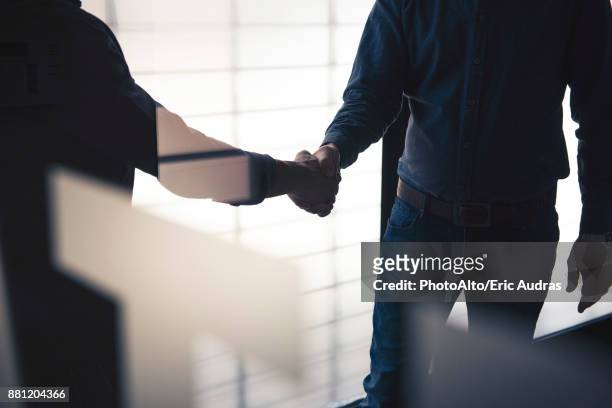 handshake - 2 businessmen in silhouette stock pictures, royalty-free photos & images