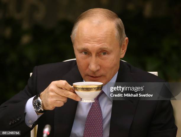 Putin Tea Or Window 3.864 Vladimir Putin Familie Stock Photos, High-Res Pictures, and ...