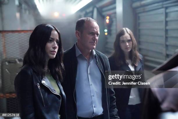 Orientation - Coulson and the team find themselves stranded on a mysterious ship in outer space, and thats just the beginning of the nightmare to...