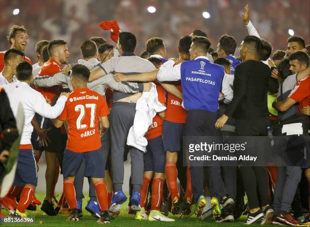 Players of Independiente celebrate after winning a second leg match between Independiente and Libertad as part of the semifinals of Copa CONMEBOL...