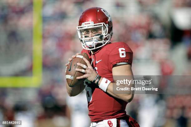Quarterback Baker Mayfield of the Oklahoma Sooners warms up before the game against the West Virginia Mountaineers at Gaylord Family Oklahoma...