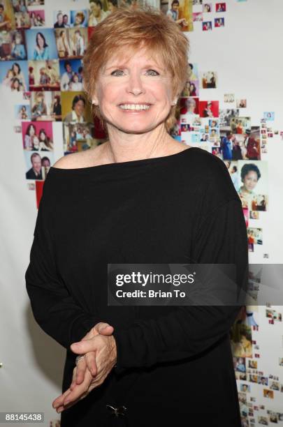 524 Bonnie Franklin Stock Photos, High-Res Pictures, and Images - Getty