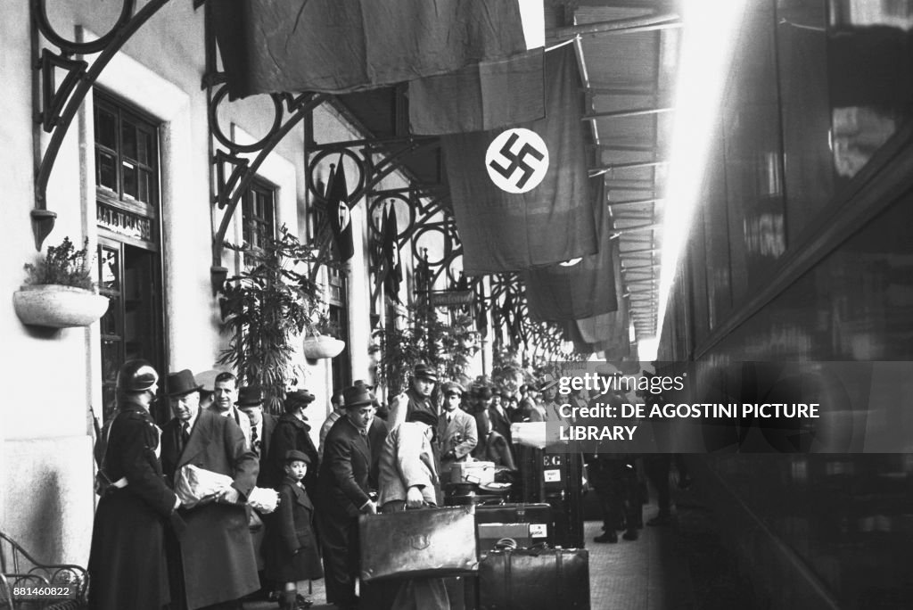 Goering Train Set Hermann Goering arriving by train with his wife Emmy Sonnemann for a ...
