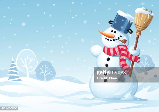 niedlichen schneemann stehend auf einer wiese - snowman stock-grafiken, -clipart, -cartoons und -symbole