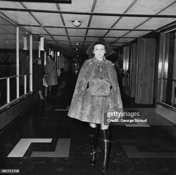 British actress Sarah Miles at Heathrow Airport, London, UK, 11th January 1971.