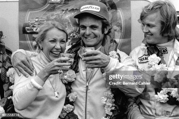 Peter Revson, Joan Cahier, Ronnie Peterson, Grand Prix of Great Britain, Silverstone Circuit, 14 July 1973. Peter Revson celebrating his victory in...
