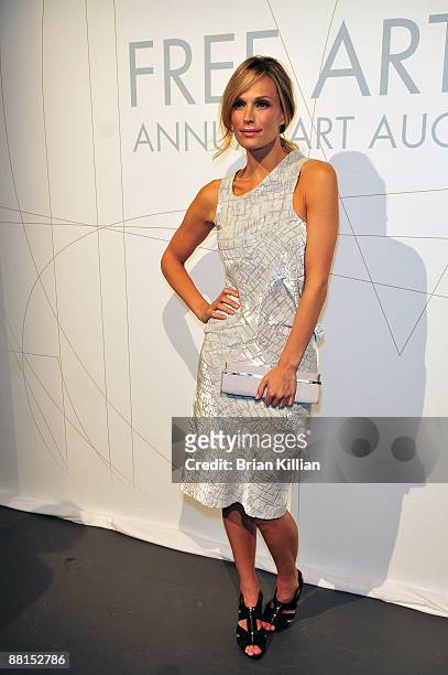 Actress Molly Sims attends the 2009 Free Arts NYC benefit auction at 205 West 39th Street on May 11, 2009 in New York City.