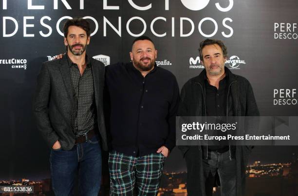 Actors Eduardo Noriega, Pepon Nieto and Eduard Fernandez attend the 'Perfectos desconocidos' photocall at Hesperia hotel on November 28, 2017 in...