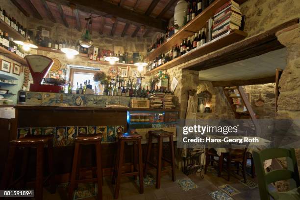 bar and dining room in the slow food restaurant "en osteria l'ottava rima" - enroth stock pictures, royalty-free photos & images