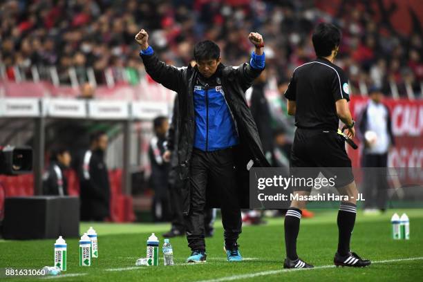 Head coach Toru Oniki of Kawasaki Frontale celebrates his side's 1-0 victory at the final whistle during the J.League J1 match between Urawa Red...
