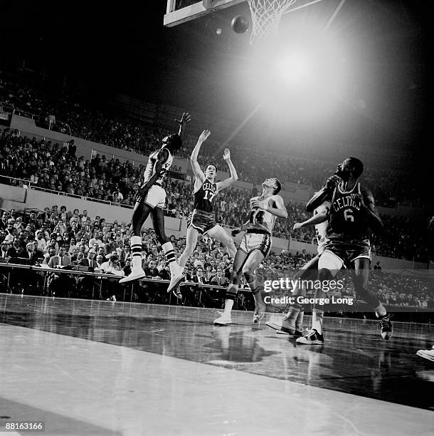 Finals: Boston Celtics John Havlicek in action, shot vs Los Angeles Lakers. Game 4. Los Angeles, CA 4/22/1966 CREDIT: George Long