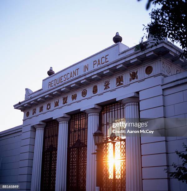 entrance to recoleta cemetery, buenos aires, argentina - la recoleta cemetery stockfoto's en -beelden