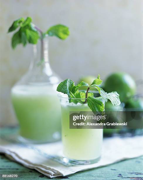 cucumber lime smoothie - cucumber cocktail stock pictures, royalty-free photos & images