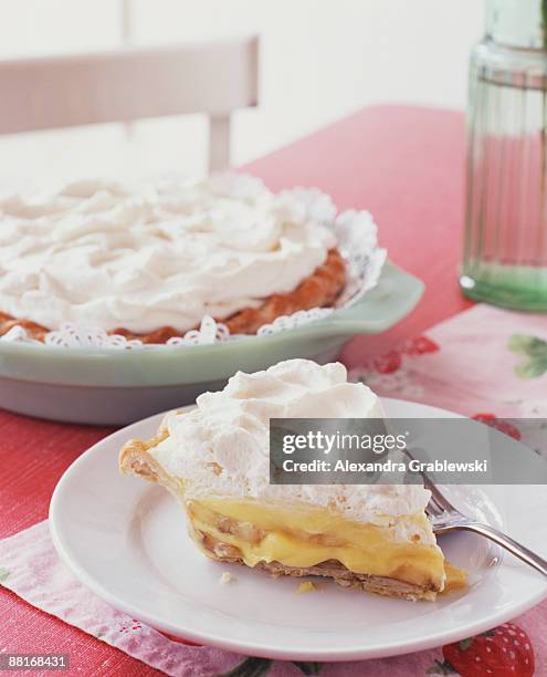 banana cream pie - torta alla crema foto e immagini stock