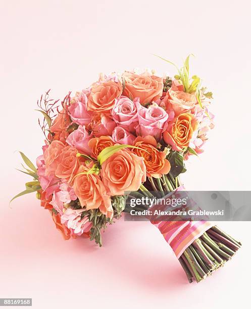 bridal bouquet of roses - bouquet foto e immagini stock