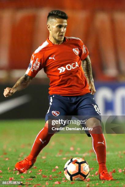 Fabricio Bustos of Independiente drives the ball during a second leg match between Independiente and Libertad as part of the semifinals of Copa...