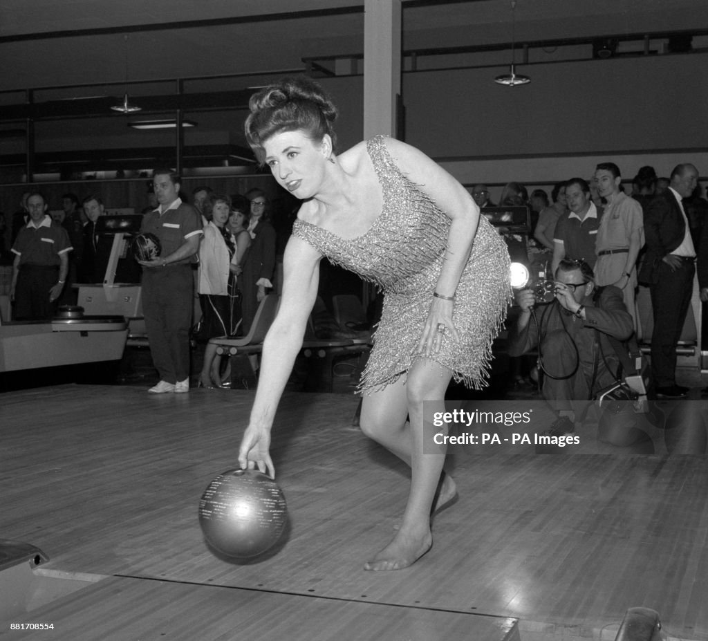 Belle Vue-Granada Bowling Alley - Pat Phoenix - Belle Vue, Manchester