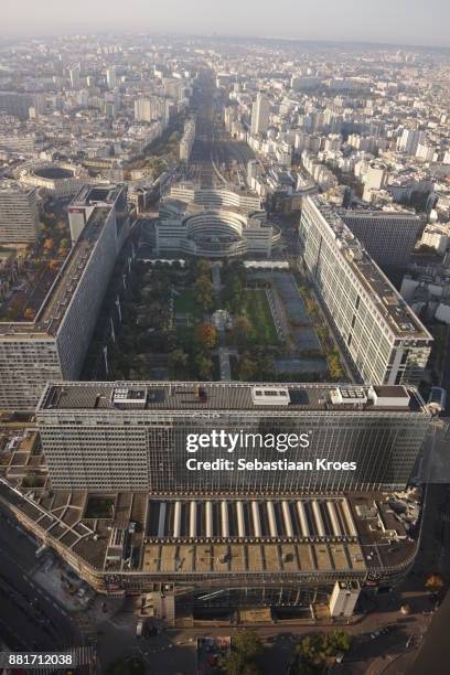 gare montparnasse train station, atlantic gardens, paris, france - gare montparnasse paris stock-fotos und bilder