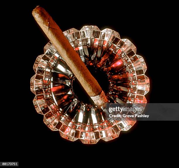 28 Cigar Ashtray Top View Stock Photos, High-Res Pictures, and
