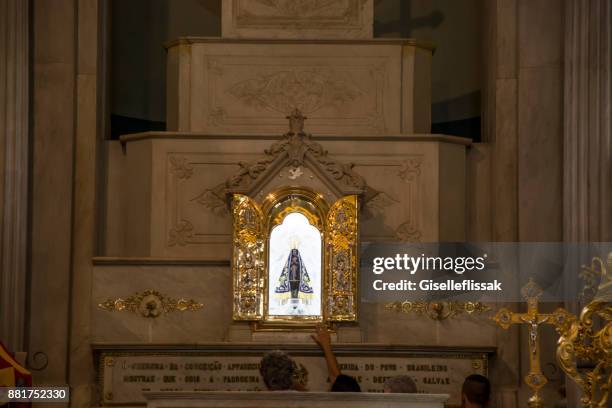 altar of sanctuary of aparecida - miracle-church-of-god stock pictures, royalty-free photos & images