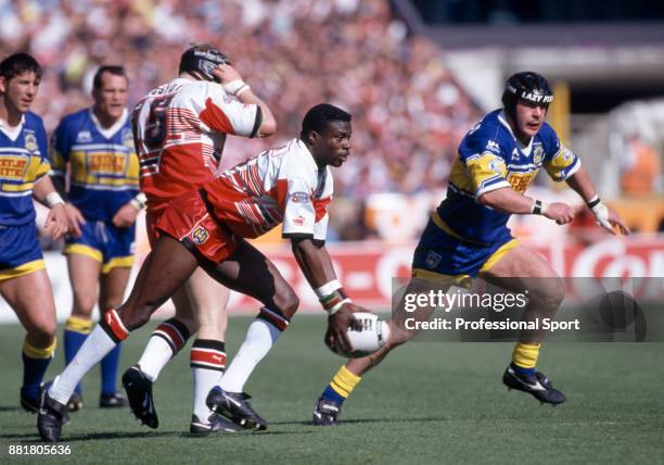 Martin Offiah of Wigan in action against Leeds during the Silk Cut Rugby League Challenge Cup final at Wembley Stadium in London on 30th April 1994....