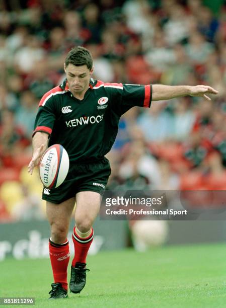Duncan MacRae of Saracens in action against Gloucester at Vicarage Road in Watford on 20th August 2000. Saracens won 50-20.