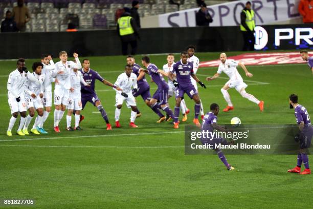 Max Alain Gradel of Toulouse during the Ligue 1 match between Toulouse and OGC Nice at Stadium Municipal on November 29, 2017 in Toulouse, .