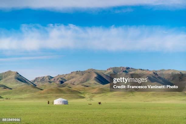 nomadic ger, motorbike and mountains in the background. bayandalai district, south gobi province, mongolia. - inner mongolia photos et images de collection