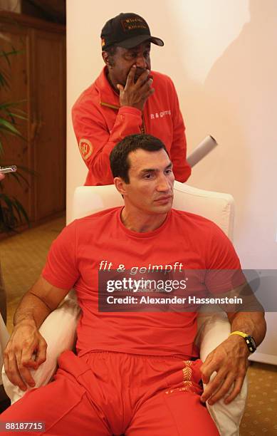 Wladimir Klitschko of Ukraine and his coach Emanuel Steward look glum during a press conference as they discover the fight with heavyweight rival...