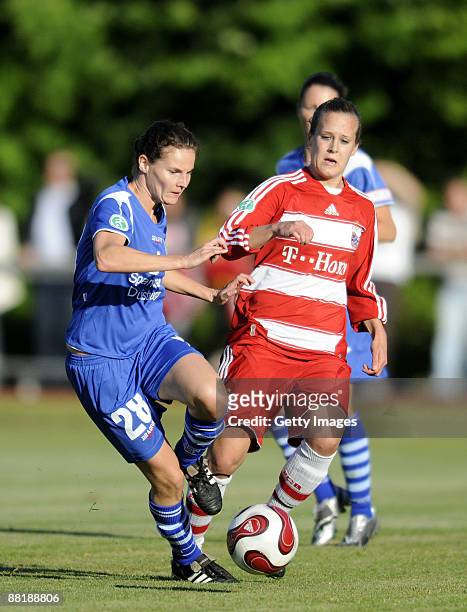 Femke Maes of Duisburg and Vanessa Buerki of Muenchen battle for the ball during the Women Bundesliga match between FC Bayern Muenchen and FCR 2001...