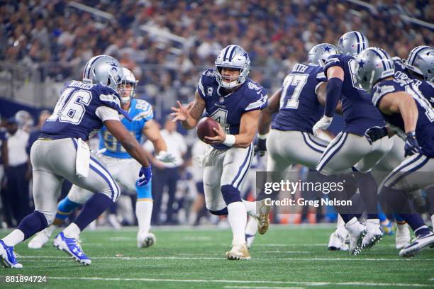 Dallas Cowboys QB Dak Prescott in action, handing off to Alfred Morris vs Los Angeles Chargers at AT&T Stadium. Arlington, TX CREDIT: Greg Nelson