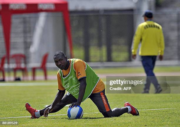 Ecuadorian national team football player Walter Ayovi takes part in a training session at the military school Eloy Alfaro in Quito, on June 03, 2009....