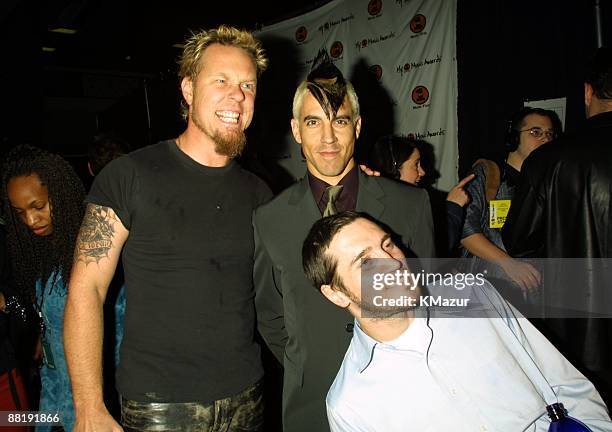 James Hetfield, Anthony Kiedis and John Frusciante of Red Hot Chili Peppers backstage