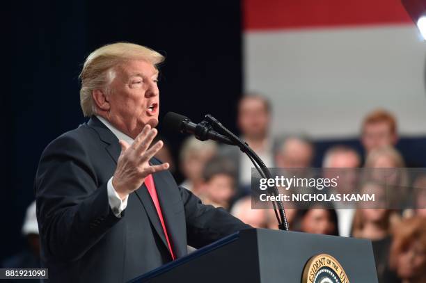 President Donald Trump speaks about taxes at the St. Charles, Missouri, Convention Center on November 29, 2017. / AFP PHOTO / Nicholas Kamm