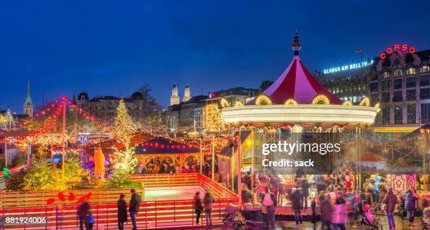 zurich julmarknad på bellevue och sechseläutenplatz - zürich bildbanksfoton och bilder