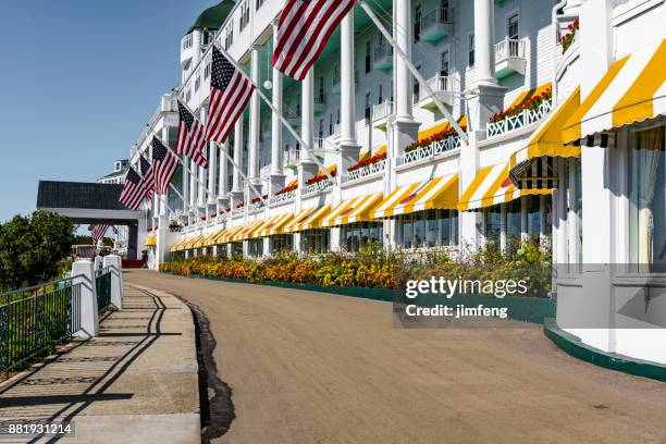 großes hotel - mackinac island stock-fotos und bilder