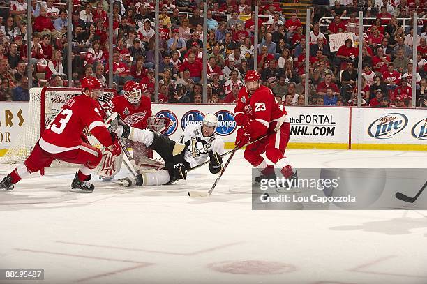 Pittsburgh Penguins Evgeni Malkin in action vs Detroit Red Wings goalie Chris Osgood and Brad Stuart . Game 1. Detroit, MI 5/30/2009 CREDIT: Lou...