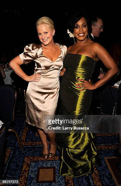 Actresses Amy Poehler and Niecy Nash attend the 34th Annual AWRT Gracie Awards Gala at The New York Marriott Marquis on June 3, 2009 in New York City.