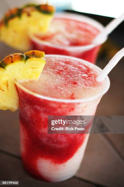 blended lava flow cocktails - anaehoomalu bay stockfoto's en -beelden