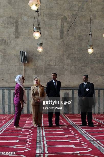 President Barack Obama and his Secretary of State Hillary Clinton visit the Sultan Hassan mosque before making his key Middle East policy speech on...